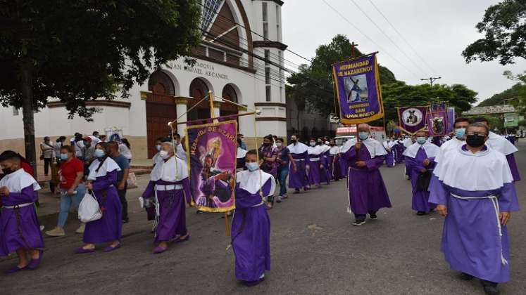 El Viacrucis del Lunes Santo contó con la presencia de 400 Nazarenos, integrantes de 10 movimientos apostólicos. /Foto: Cortesía de la Diócesis de Cúcuta 