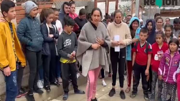 La comunidad educativa del centro poblado Los Rincón, en el municipio de Silos, protestó por la falta de maestros y las condiciones de infraestructura de la institución. (Foto: Cortesía).