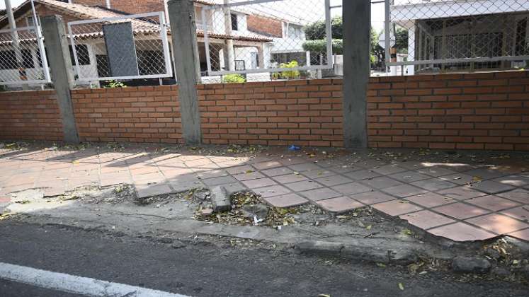 Andenes rotos en las calles de Cúcuta limitan a peatones