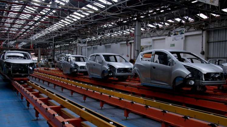 Automotrices chinas podrían suspender producción por confinamiento Shanghái