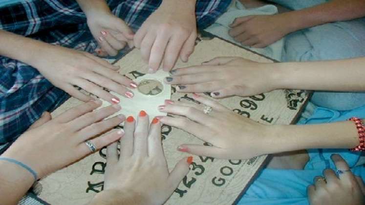 Por manipular la tabla ouija, estudiantes terminaron en urgencias./Foto: internet