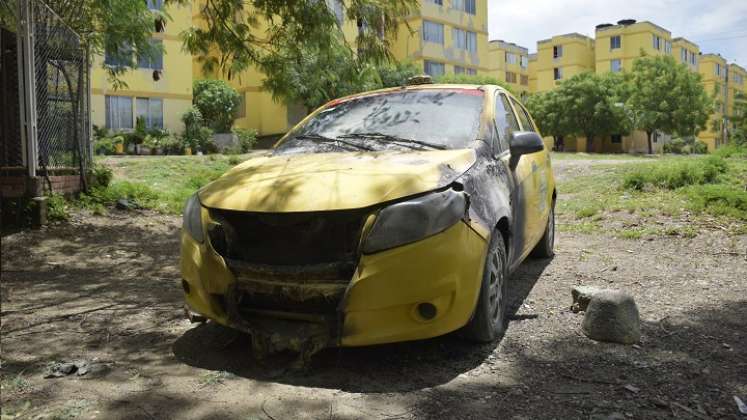 El primero de los tres taxis quemados fue en la noche del jueves en Cormoranes.
