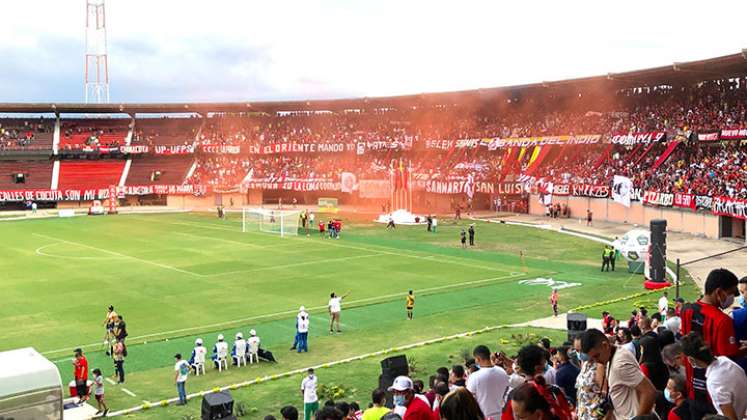 Hinchada Cúcuta Deportivo en 2021. Foto: La Opinión. 