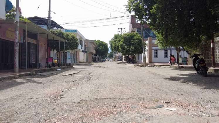 La calle 5 es una de las vías principales del barrio Comuneros, pero beneficia a la movilidad de otros barrios de la comuna 7. / Foto: Cortesía/La Opinión