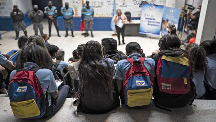 ¿Sancionar o prevenir? La judicialización del bullying en Venezuela./Foto: AFP