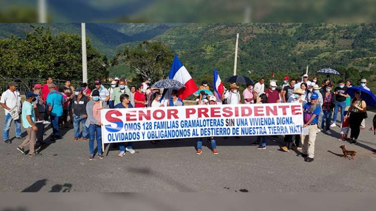 Gramaloteros protestan por "incumplimientos" en entrega de viviendas y reactivación económica./Foto: cortesía