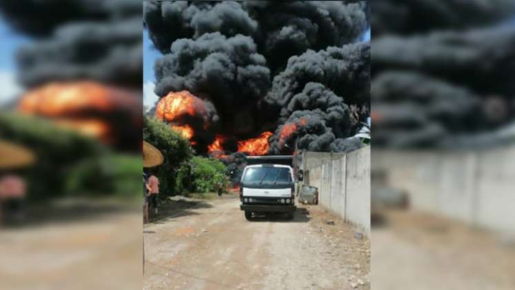 Se incendió gandola en patio ilegal de trasegado de combustible en Táchira./Foto: cortesía