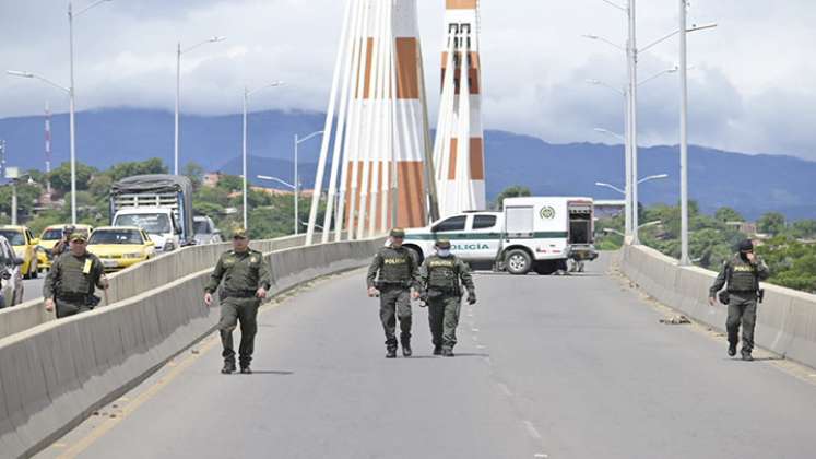 Descartaron explosivos en el puente de Atalaya./Foto: La Opinión