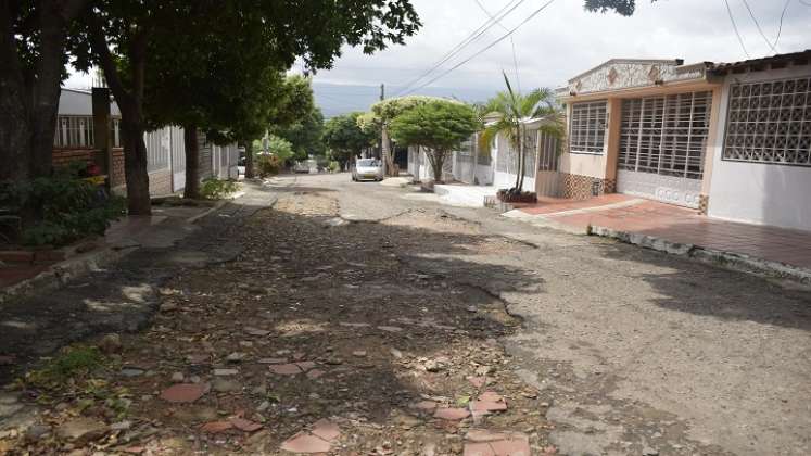 Mientras por un lado intervendrán vías en asentamientos humanos, en otro barrios de la ciudad como San Martín, la malla vial está en pésimas condiciones./ Foto: Pablo Castillo/La Opinión