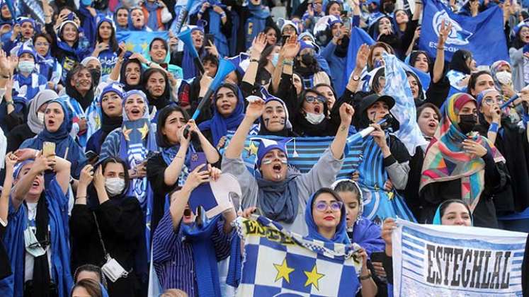Las mujeres de Irán volvieron a entrar a un estadio y presenciar fútbol profesional.