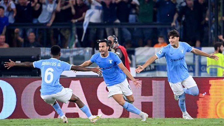 La Lazio se dio un festín en su casa al derrotar 3-1 al Inter en el inicio de la jornada del campeonato italiano.