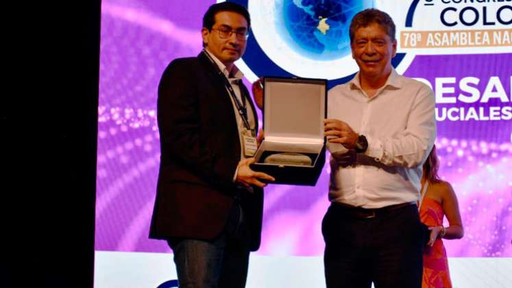 Leonardo Pachón, CEO de Guane Enterprises, recibió el reconocimiento como la Startup más innovadora del país según el Ranking de Innovación Empresarial 2022.