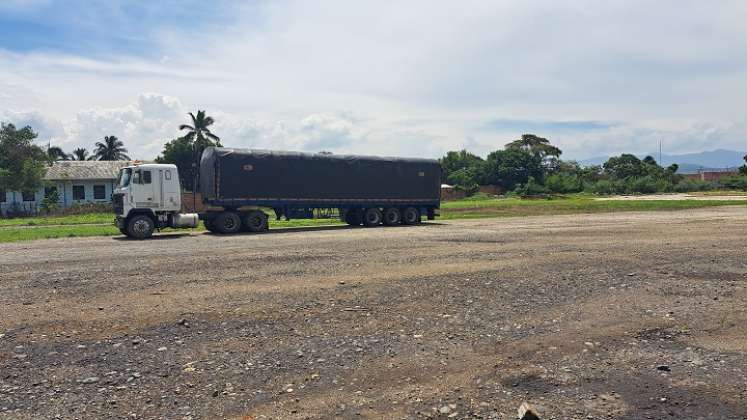 Varios vehículos de carga se han averiado en las carreteras que conducen a la frontera. Foto Anggy Polanco / La Opinión 