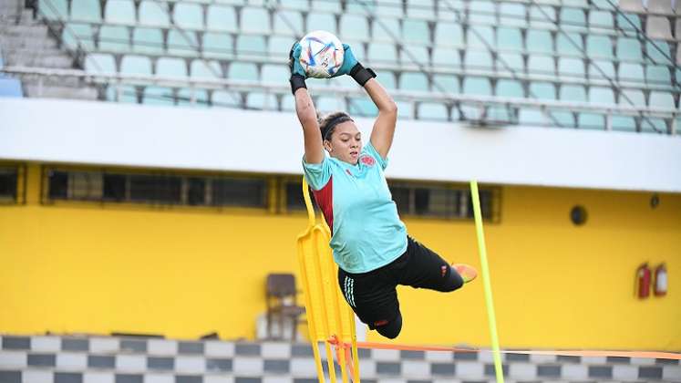 La selección Colombia Sub-17 femenina está lista para enfrentar a Nigeria. Laura Agudelo arquera de la tricolor en acción. (Foto cortesía/FCF).