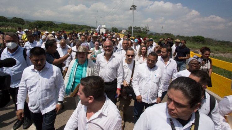Los congresistas de Colombia y Venezuela se reunieron en la zona de frontera./Foto cortesía para La Opinión