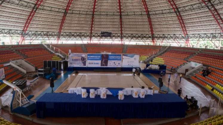 En el coliseo Toto Hernández ha sido instalada la pedana donde se llevarán a cabo las competencias del Panamericano de gimnasia aeróbica.