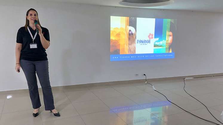 Luciana Kramer, gerente de Promtur  Panamá, se reunió con agencias de viajes en Cúcuta./ Foto Cortesía
