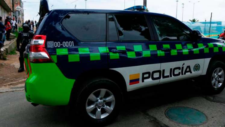 La camioneta del director general de la Policía Nacional, Henry Sanabria, fue vandalizada