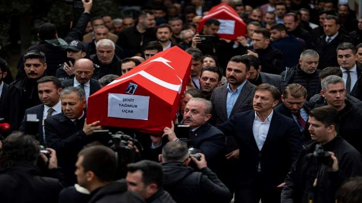 Entierro de víctimas en atentado en Estambul  