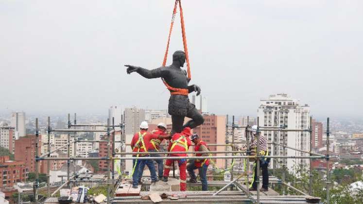 Estatua de Sebastián de Belalcázar regresa año y medio tras ser derribada./Foto: Colprensa