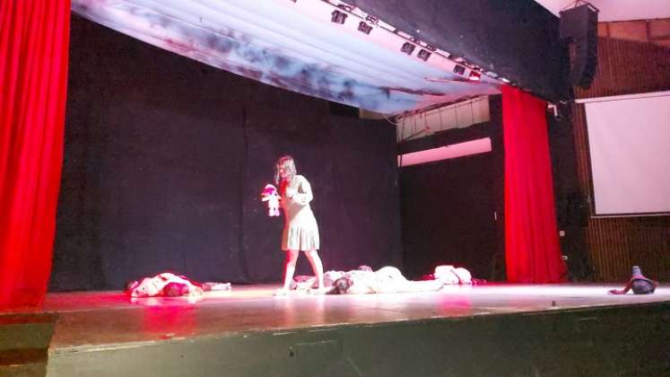 El grupo de teatro La Mueca de la universidad Francisco de Paula Santander, seccional Ocaña busca resarcir el tejido social a través de las artes dramáticas.