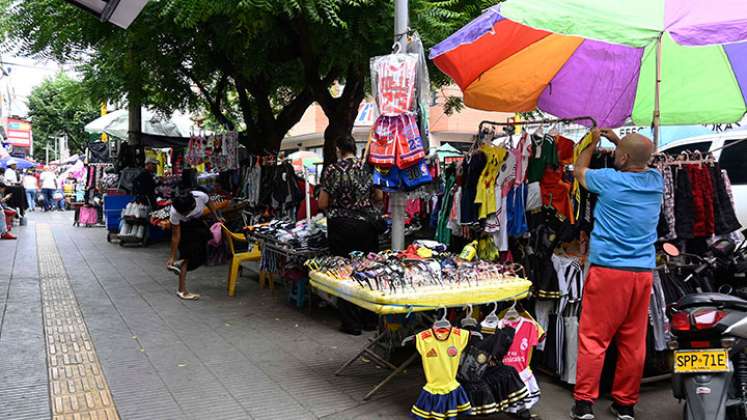 Se espera un aumento de los vendedores en las calles de Cúcuta para el mes de diciembre. / Foto Jorge Iván Gutiérrez La Opinión