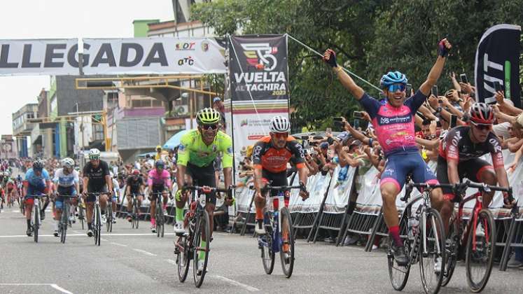 César Sanabria se alzó con la primera etapa de la Vuelta al Táchira 2023.