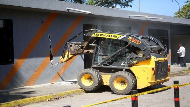  Demolición de locales comerciales en varias zonas de San Cristóbal genera polémica en la ciudad. Fotos cortesía / La Opinión 