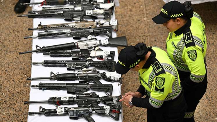 La Policía decomisó 33 fusiles a disidentes de Farc./Foto: AFP