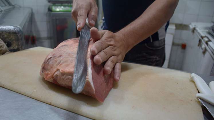 El kilo de carne de res para asar se consigue en $27.000./ Foto La Opinión