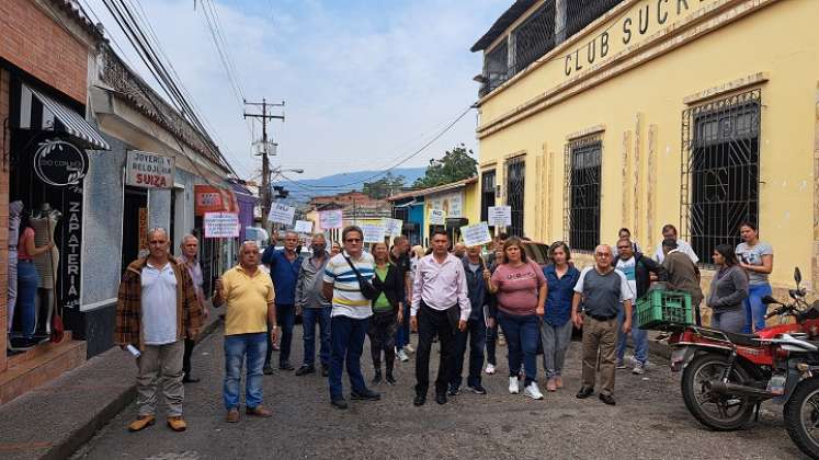 Comerciantes de Cárdenas marcharon hasta las oficinas de Hidrosuroeste y Corpoelec en Táchira. Fotos Anggy Polanco 