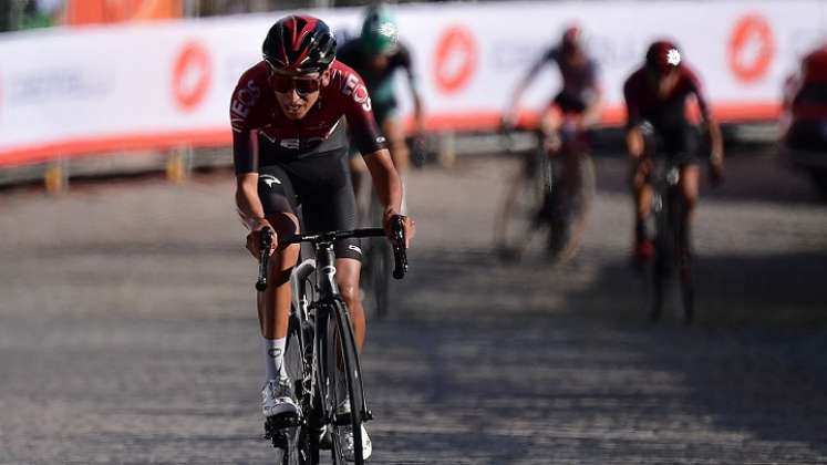 El ciclista colombiano Egan Bernal sigue teniendo problemas con la rodilla para volver a la alta competencia.