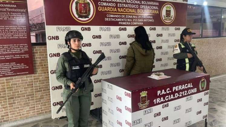 Mujer fue detenida en Puente Simón Bolívar por llevar droga en plantilla de zapatos