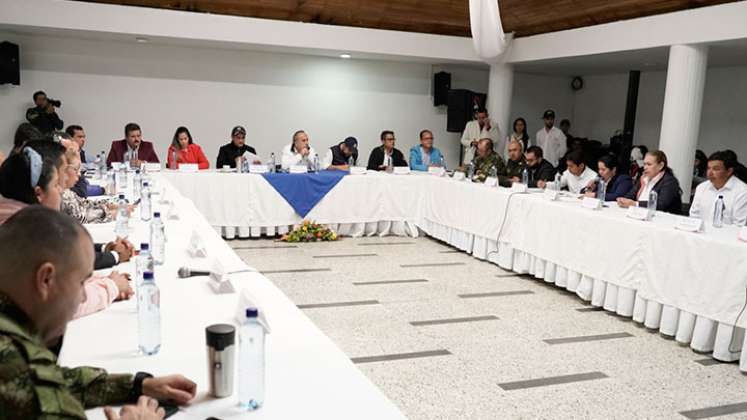 El ministro Guillermo Reyes se disculpó por su actitud en el encuentro anterior, cuando dijo que no quitaría los peajes. Fotos Cortesía