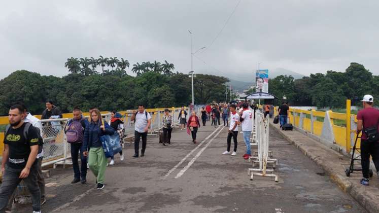 Puentes Simón Bolívar y Francisco de Paula, a la espera de paso vehicular 
