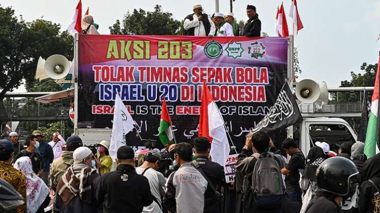 Manifestantes indonesios se oponen a la presencia de la selección Sub-20 de Israel en el Mundial de la categoría.