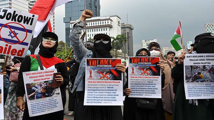 Protestas frente al mundial sub20 en Indonesia 