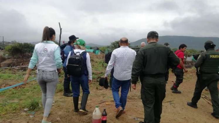 Desalojaron terreno invadido cerca del Aeropuerto Camilo Daza