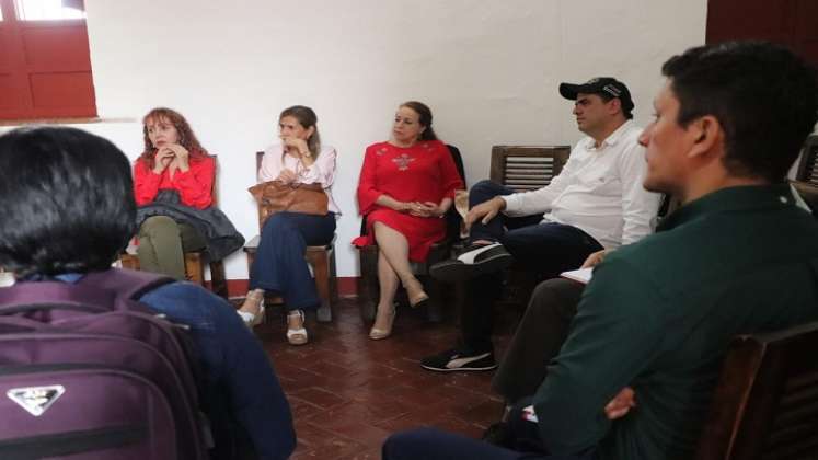 La secretaria de Educación departamental, Ludy Páez, escucha inquietudes de los rectores/ Foto: Cortesía.