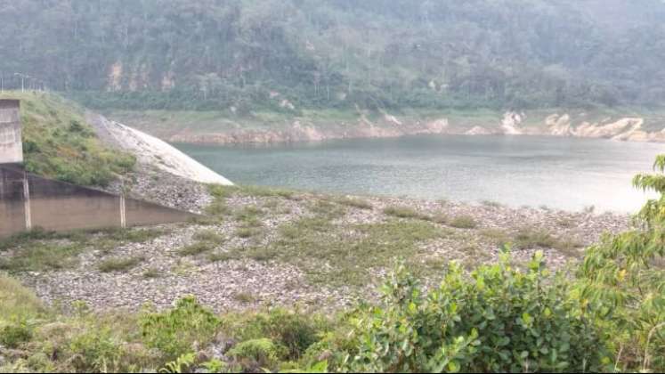 En la represa de Uribante el descenso del nivel de las aguas es crítico./ Foto: Cortesía 