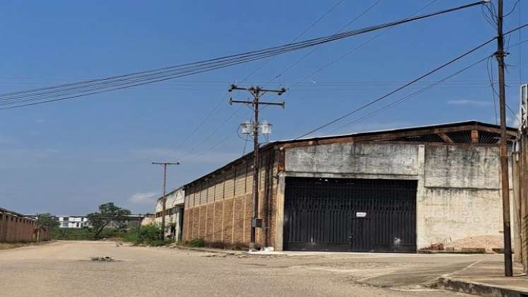 Con gran parte de las industrias paralizadas se encuentra la zona industrial de Ureña. Fotos Anggy Polanco / La Opinión 