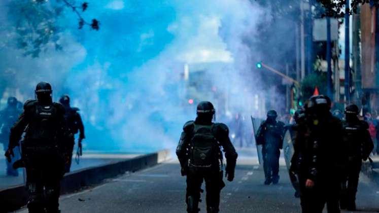Las marchas del 28 de abril también terminaron en desmanes, daños y bloqueos en Bogotá