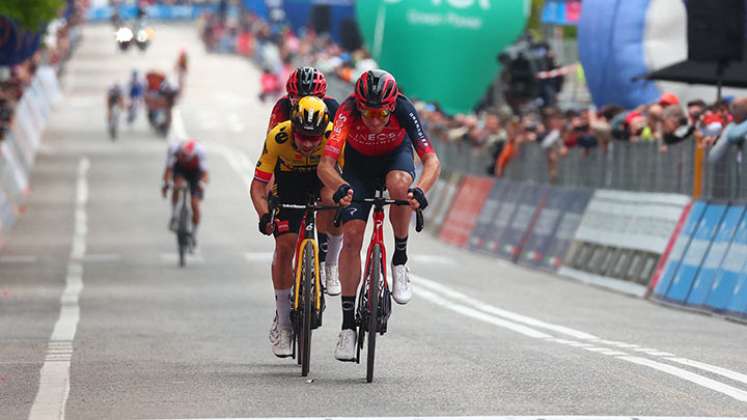 Ben Healy gana la 8ª etapa del Giro