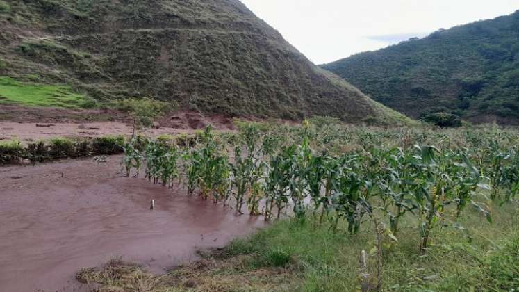Campesinos de Villa Caro temen una avalancha ante el represamiento de la laguna./ Fotos La Opinión.