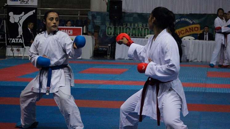 La karateca Giselle Hernández (izquierda) tendrá su primera experiencia internacional.