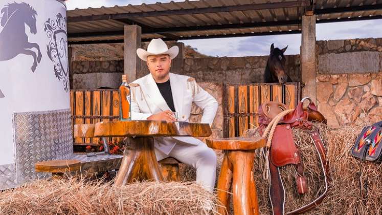 'Yo me llamo Silvestre Dangond' fusiona vallenato con regional mexicano