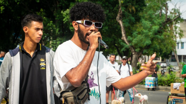Andy, migrante venezolano que transforma a Cúcuta con su música