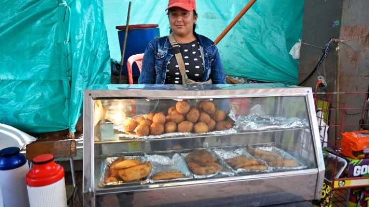 Las mujeres de El Tarrita ahora están dedicadas a la venta de alimentos /Foto Jorge Gutíerrez/La Opinión