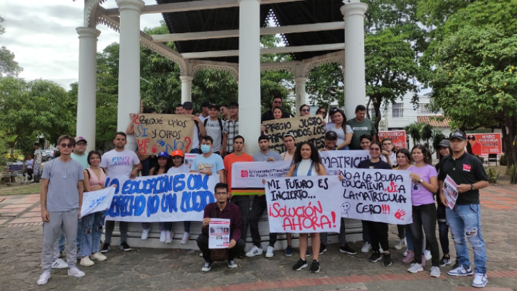 Estudiantes protestan en el parque Colón