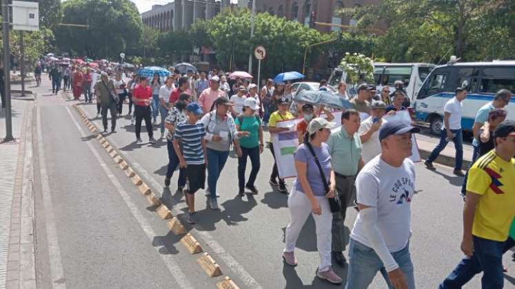 Marcha de maestros por los malos servicios de salud que les prestan/Foto Orlando Carvajal/La Opinión